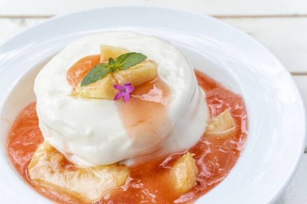 たまご専門店 TAMAGOYA　毎年大好評の旬の桃を使った季節限定パンケーキが登場