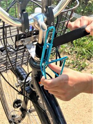 自転車に簡単に取り付けられるペットボトルホルダー　シリーズ売上13万個を達成！～半冷凍のペットボトルを取り付けて熱中症対策にも活用～