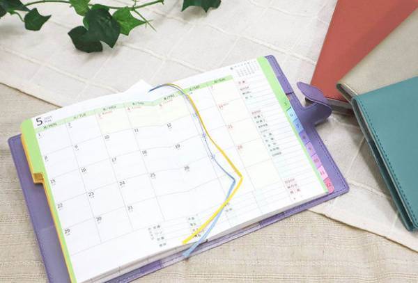 大人の女性に向けた工夫がいっぱい！「クツワの機能手帳」2023年度版を発売