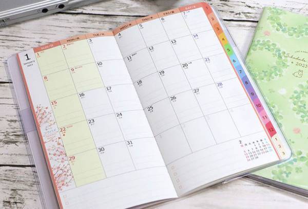 大人の女性に向けた工夫がいっぱい！「クツワの機能手帳」2023年度版を発売