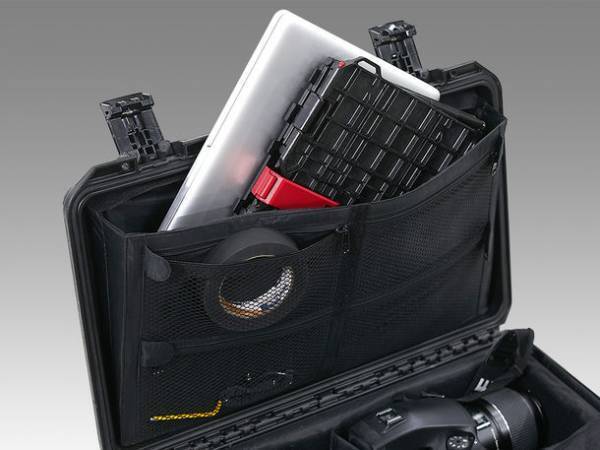 新素材に挑戦した、強くて軽いカーボン樹脂製コンパクト踏み台　「desta(デスタ)(R)」2022年8月8日(月)発売