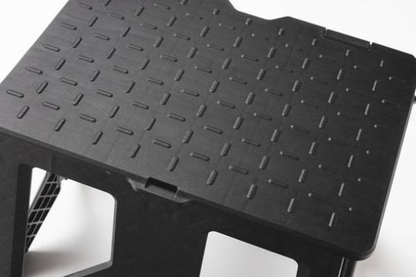 新素材に挑戦した、強くて軽いカーボン樹脂製コンパクト踏み台　「desta(デスタ)(R)」2022年8月8日(月)発売