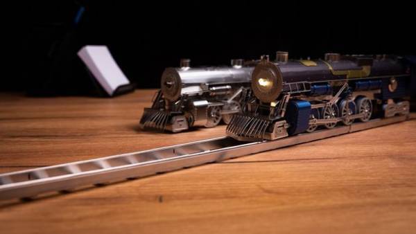 メカニカルな構造と美しいフォルムでインテリアにもマッチするステンレス製組み立てキット「Metal Time」がMakuakeにて7月28日より予約販売開始！