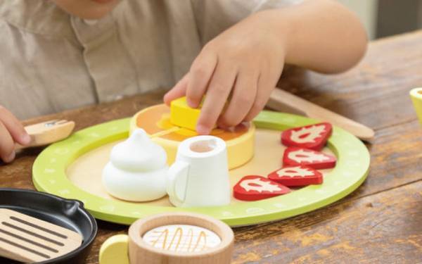 「はじめてのおままごと パンケーキ&カフェセット」8/26発売　～お子様に扱いやすいサイズと軽さで、調理からカフェごっこまでが楽しめる～