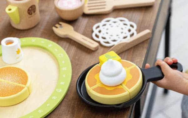 「はじめてのおままごと パンケーキ&カフェセット」8/26発売　～お子様に扱いやすいサイズと軽さで、調理からカフェごっこまでが楽しめる～