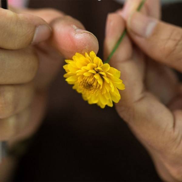 お手入れ不要で長く飾れるお供え花　「グラスフラワー お供え花」が累計販売数35,000個を突破