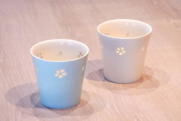 陶器なのに透けている！底にも透明な柄のあるロックカップが登場　～楽天市場店リニューアルオープンに合わせ、8月1日(月)より販売開始～