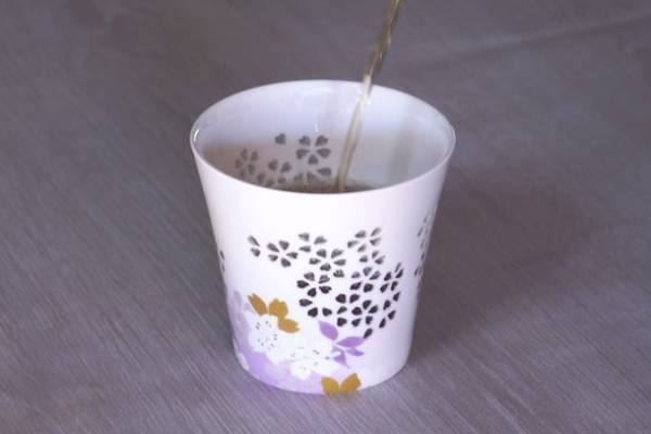 陶器なのに透けている！底にも透明な柄のあるロックカップが登場　～楽天市場店リニューアルオープンに合わせ、8月1日(月)より販売開始～