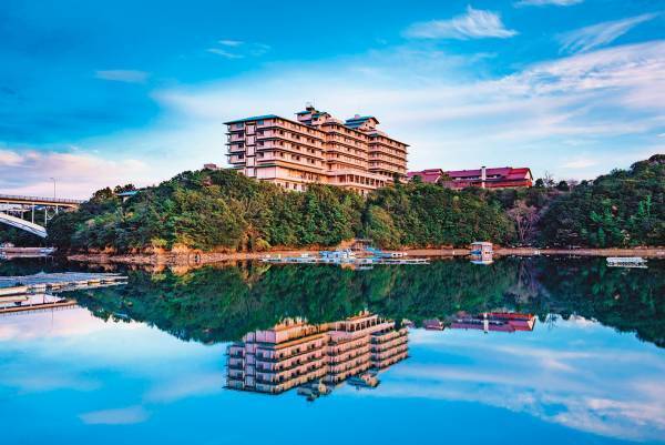 志摩観光ホテル×志摩スペイン村 ダルシネアのバースデースイーツ販売