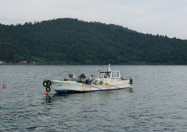びわ湖の恵みクルーズ「沖島・ウロリ漁見学とビワマス」開催日：8月28日（日）