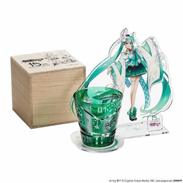 『初音ミク』のデビュー15周年を記念して伝統工芸・江戸切子とコラボした煌びやかな江戸切子グラスが登場♪390点限定で販売