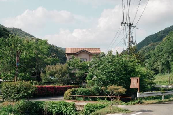 山口・老舗ゲストハウス 紅花舎、8月31日までクラウドファンディングを実施！薪サウナやコーヒースタンドなど新設し、地元の人も楽しめるゲストハウスに再生！