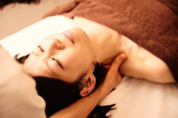 “神戸発”エステとウエディングドレスを気軽に楽しめる「大人女性のエステ×シンデレラフォト」プランが登場！～心と身体を満たす最高の瞬間を自分らしく叶えて写真に残す～