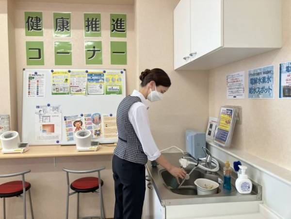 健康・環境に配慮したSDGsの取組みとして社員食堂に「サブスク型電解水素水生成器」の導入を開始！マイボトルを持参することでペットボトルの本数を削減