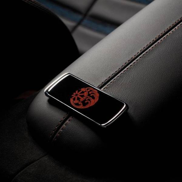 大阪マルキン家具×京源「家紋のある暮らし展」関西及び国内インテリアショップで8/18～8/30 初開催！フェラーリ社等ハイブランドのデザインも手掛ける紋章上繪師 波戸場承龍・耀次の作品をインテリアに合わせ、アートのある暮らしを提案