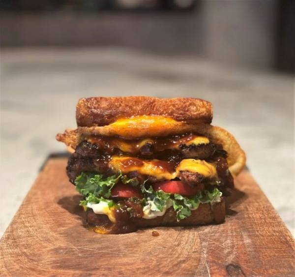 栃木県に初上陸！世界初の食パンで東京・名古屋で連日行列！「One Hundred Bakery 栃木店」が関東初のイートイン業態で8月20日にNEW OPEN！