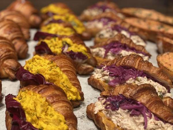 栃木県に初上陸！世界初の食パンで東京・名古屋で連日行列！「One Hundred Bakery 栃木店」が関東初のイートイン業態で8月20日にNEW OPEN！