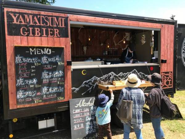 山梨県産の食材を使用したフードトラックが週替わりで集結！清里高原にフードトラックステーション「八ヶ岳ルロット」オープン