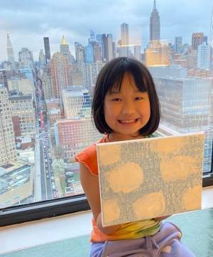 9歳児アーティストMISAが東京で初の個展「夢の世界」を東京赤坂のインターナショナル保育園にて8月14日より3日間開催