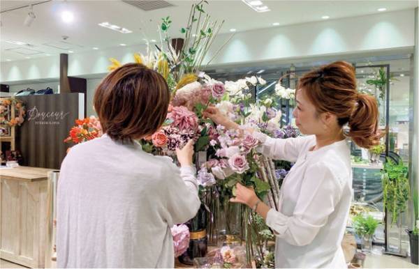 期間限定でブートニアのアレンジ料無料キャンペーンを9月1日～10月31日までにウェディングブーケの制作をご依頼いただいた方限定で実施