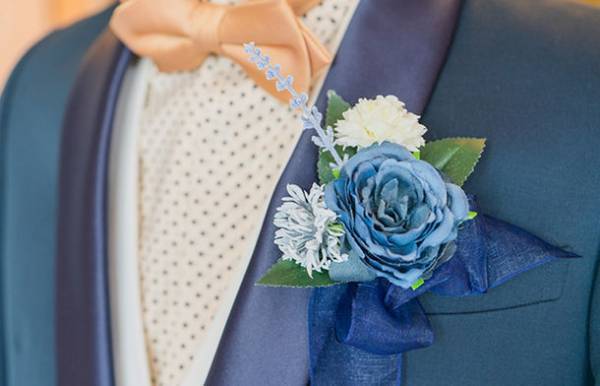 期間限定でブートニアのアレンジ料無料キャンペーンを9月1日～10月31日までにウェディングブーケの制作をご依頼いただいた方限定で実施