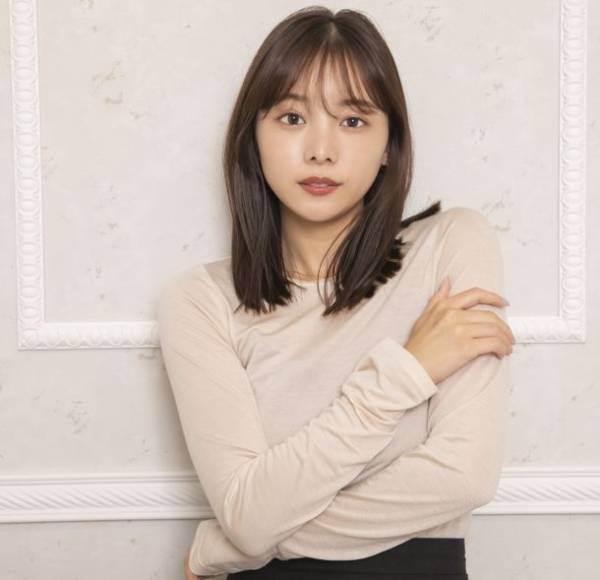 Qoo10 Presents「ドラマ観ながら、なに食べよ？」　稲垣莉生の頬っぺたが落ちそう！「もっちもち麺が美味しい♪」ジャージャー麺が、人生のリスタートご飯に！