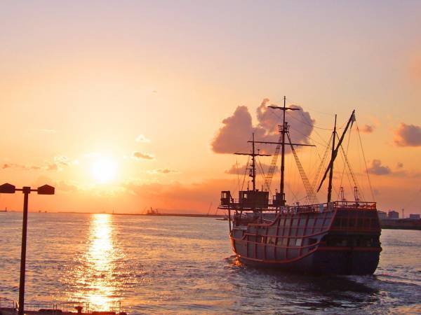 水都大阪で「寄り道」しよう。都心のサンセットクルーズを期間限定運航!