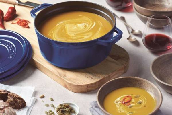 仏鋳物ホーロー鍋「ストウブ」が日本での人気カラー『ロイヤルブルー』を刷新！9/3新発売