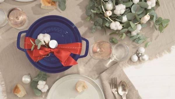 仏鋳物ホーロー鍋「ストウブ」が日本での人気カラー『ロイヤルブルー』を刷新！9/3新発売