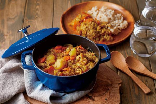 仏鋳物ホーロー鍋「ストウブ」が日本での人気カラー『ロイヤルブルー』を刷新！9/3新発売