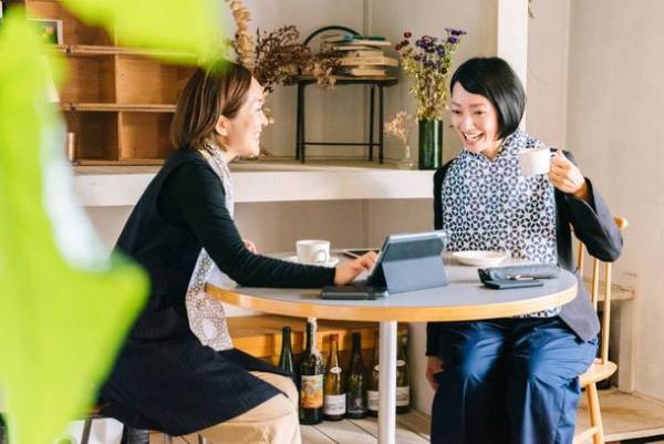 たった5秒で簡単着脱！大人のための携帯食事用エプロン「eptenu(R)」を企業様向けにOEM受注開始！　～ソーシャルプロダクツ・アワード2022受賞商品～