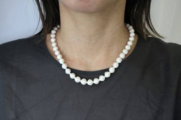 シルク100％でできたパールネックレスが9月6日に新発売！独自の加工で汚れにくく、フォーマルシーンでも活躍します