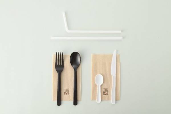 人と自然にとってより良い世界の実現に向けて、テイクアウト用カップやストローなど使い捨て資材のごみの削減を目指す。8月22日(月)から「上島珈琲店 大手町フィナンシャルシティ店」にて使い捨て資材有料化とマイタンブラー・マイストローなどリユースグッズ推奨の実証実験開始！