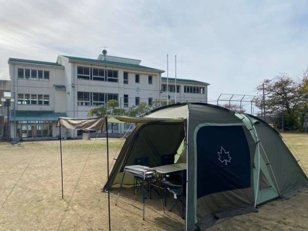 和歌山の新感覚キャンプ場に学校給食カフェ『SHINODA CAFE』が8/20オープン！