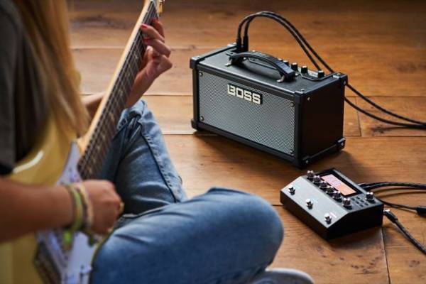 コンパクトなボディに高品位なサウンドと多彩な機能を備えたギター／ベース用アンプを発売