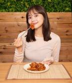 Qoo10 Presents「ドラマ観ながら、なに食べよ？」　稲垣莉生もチメク気分♪「美味しくて、めっちゃ良いですね！」　絶品ヤンニョムチキンは、“大ヒットごはん”！