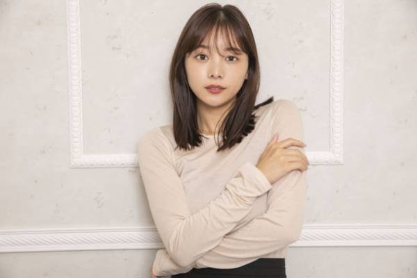 Qoo10 Presents「ドラマ観ながら、なに食べよ？」　稲垣莉生もチメク気分♪「美味しくて、めっちゃ良いですね！」　絶品ヤンニョムチキンは、“大ヒットごはん”！