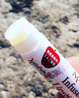 2022年9月[シーズン・イベント]農薬不使用りんご狩りに向けてアップルインフューズドスキンオイル、アップルインフューズドリップスティック、果樹園が作った未完熟りんごの天然せっけん、果樹園が作った農薬不使用いちごの化粧水[商品名]の販促強化を実施