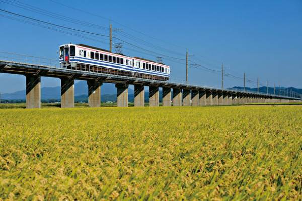 ビッグホリデーで貸切運行　485系お座敷列車「華」で行く“10月29日限定出発”の越後路の魅力にふれる特別ツアー発売