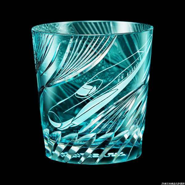 人気の新幹線「E5系はやぶさ」と「923形ドクターイエロー」が伝統工芸士の手により煌めきまとう「江戸切子グラス」となって登場！限定各300点