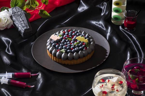 ホテル京阪 京橋 グランデ レストラン「ロレーヌ」にてスイーツバイキング「スゥイーツ オブ ドラキュラ～黄昏時のブラッディタイム～」を開催します！