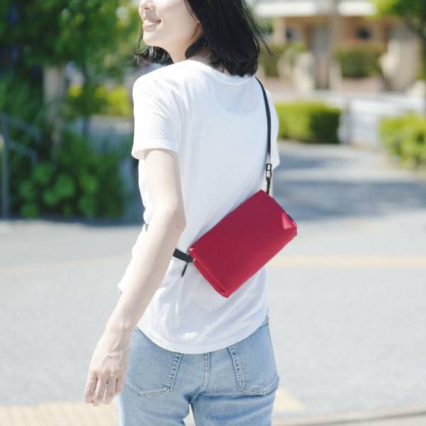 ポケット感覚の次世代バッグ！95gの超軽量ミニショルダー　先行販売で目標金額2186％達成、一般販売開始へ！