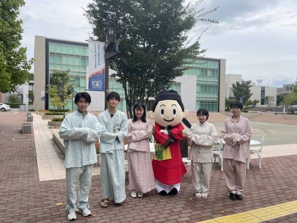 四天王寺大学から古墳文化をPR～古墳時代の衣装を再現し、古墳音頭を披露～