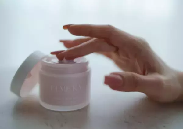 国内発のフェムケアブランド『FI ME KA(フィメカ)』からCBDと12種類の植物エキスを配合した心と身体をうるおす“CBDクリーム”と植物由来成分にこだわった弱酸性の“デリケートゾーンソープ”が新登場！