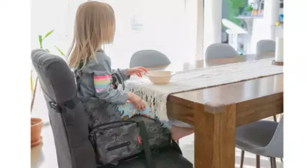 カリフォルニア発！ハイチェア＆アクティビティシート内蔵バックパックが9/29まで「Makuake」にて日本先行販売中