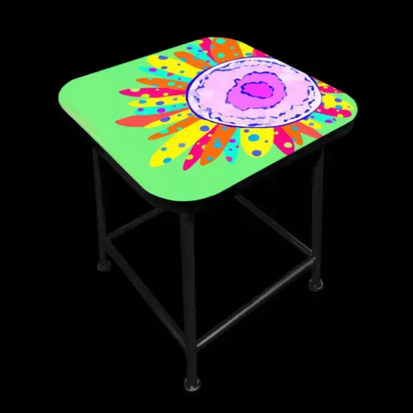 アイスダンサーの高橋大輔選手がデザインしたスカイコートオリジナル“スツール”を9月2日(金)より受注開始