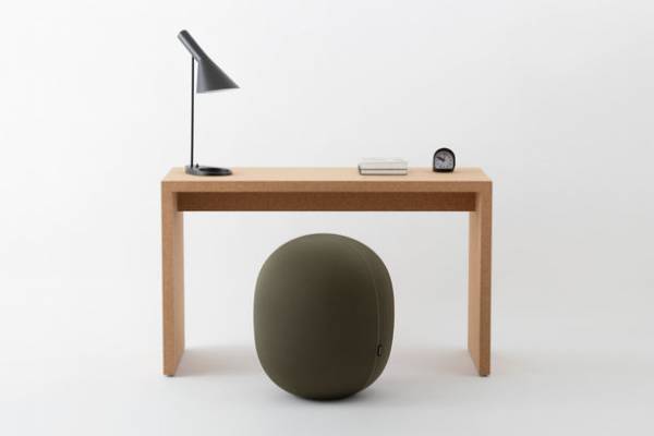 バランスボールの新しい定番　デスクワークで体幹トレーニング