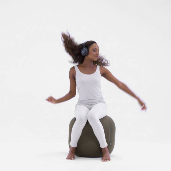 バランスボールの新しい定番　デスクワークで体幹トレーニング