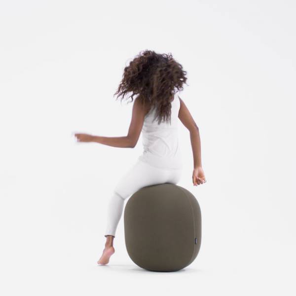 バランスボールの新しい定番　デスクワークで体幹トレーニング