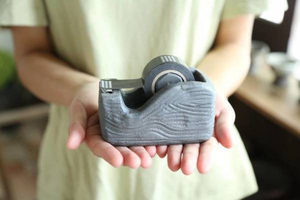 陶器の雑貨専門店「najimu」がキーフックやテープディスペンサーを大胆に再定義した新商品を発売